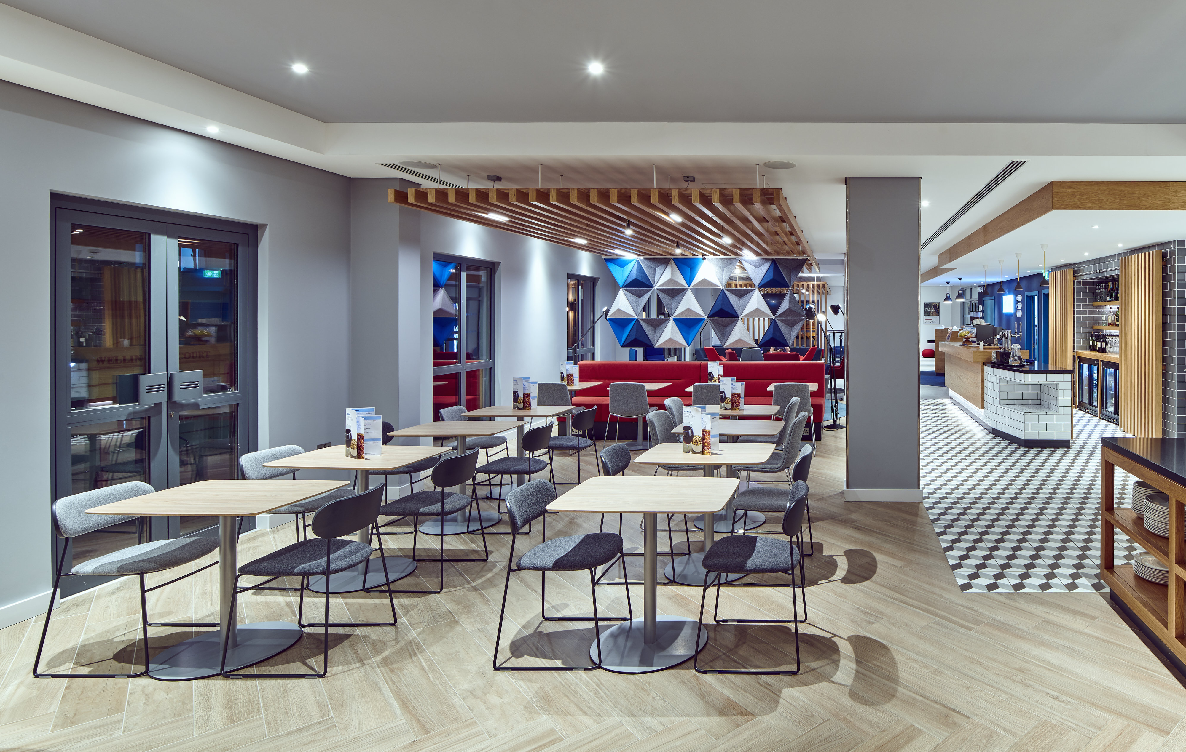 Holiday Inn Express Gibraltar 32/48