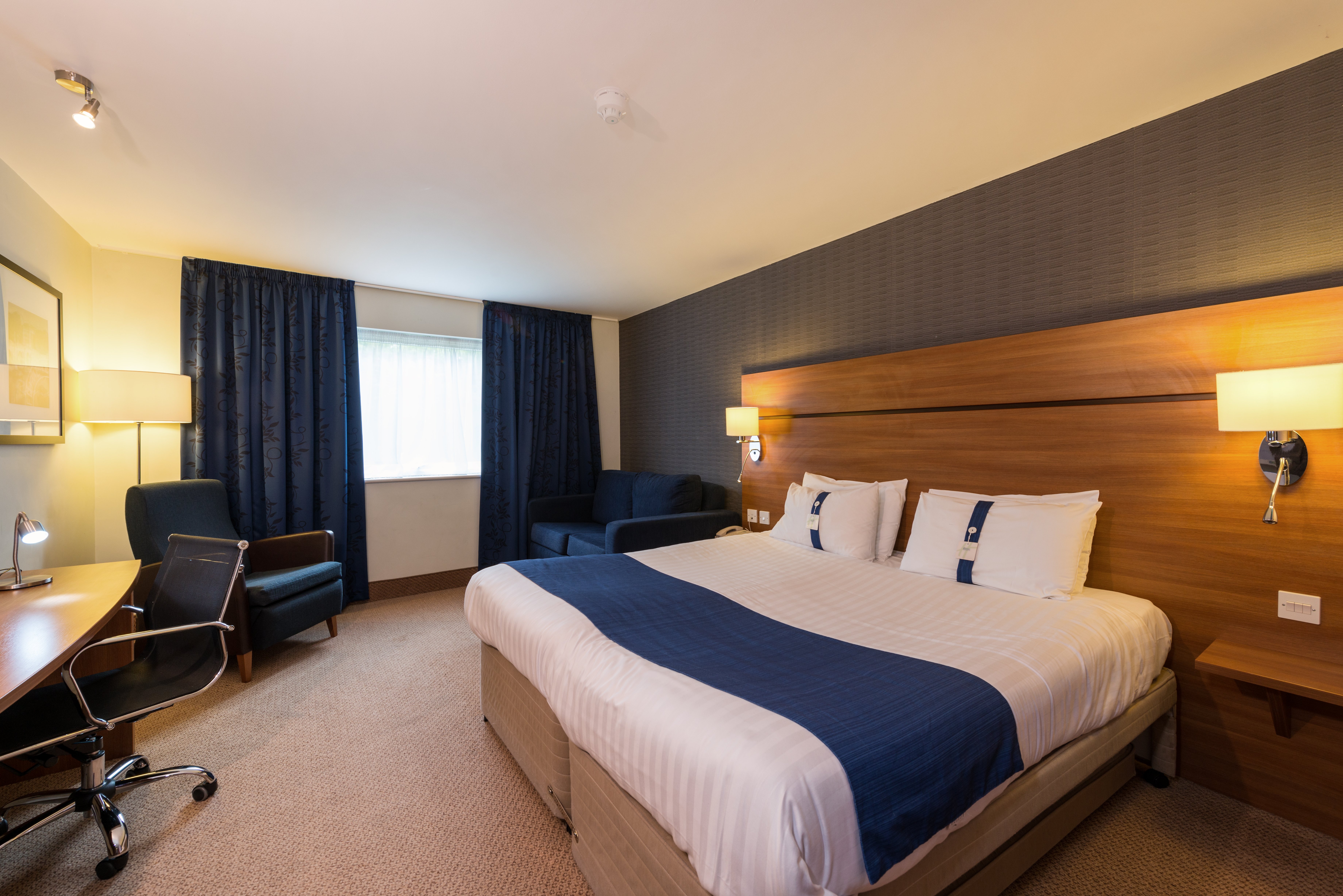 HOLIDAY INN EXPRESS SHREWSBURY 6/40