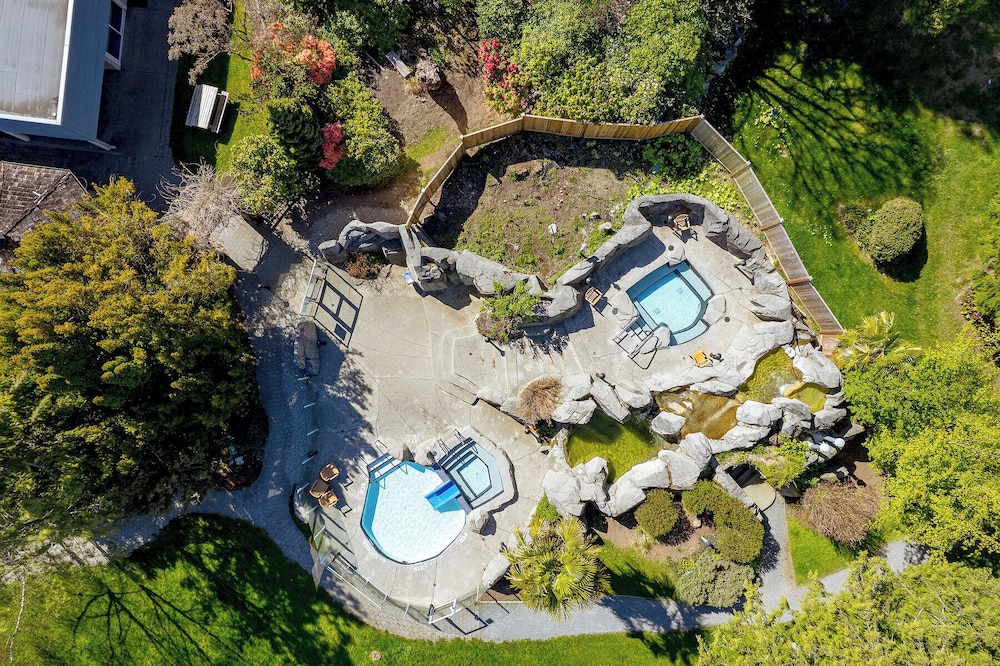 Pacific Shores Resort & Spa 43/48