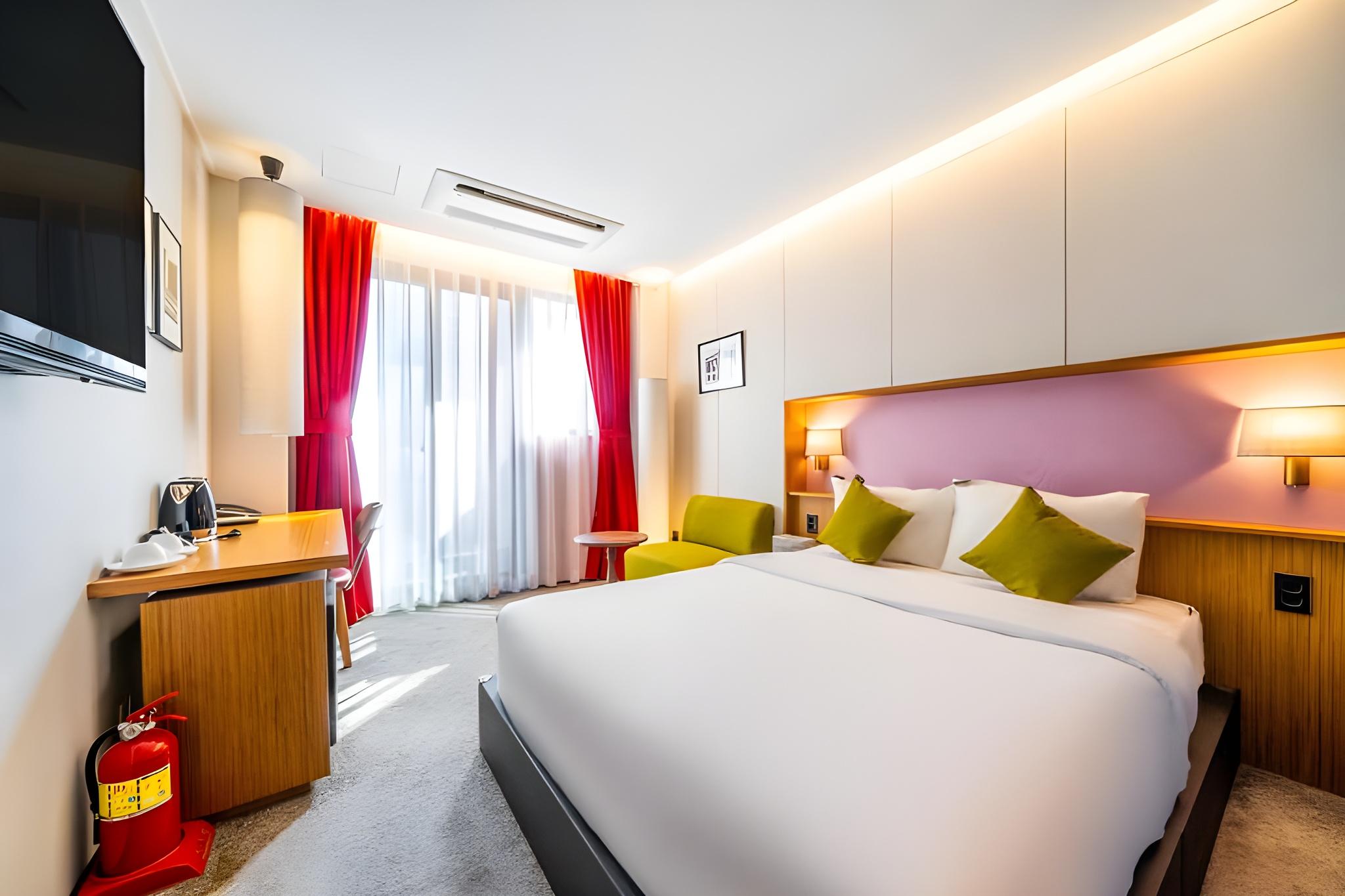 Deluxe, Queen Bed