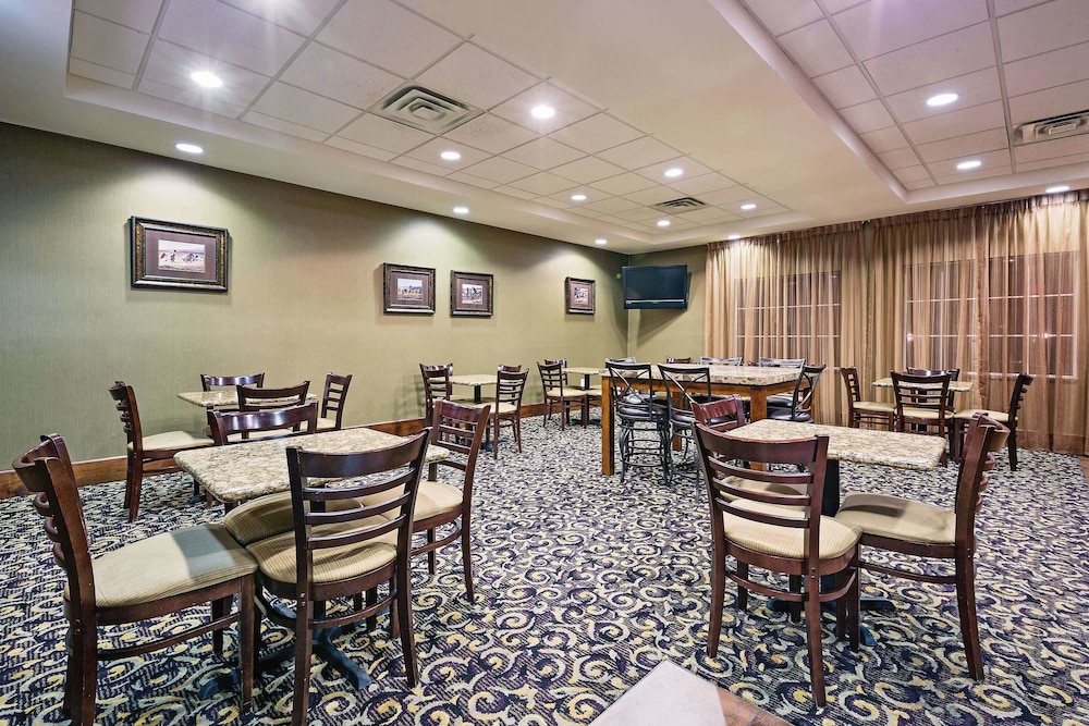 La Quinta Inn & Suites by Wyndham Fort Worth NE Mall 41/52