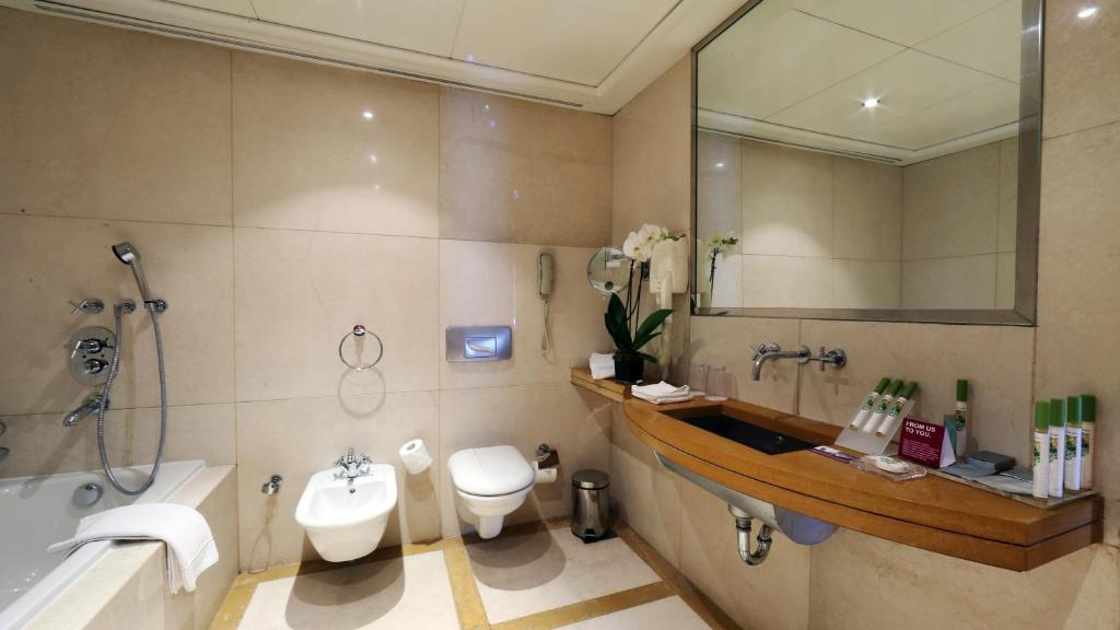 Club -- Room