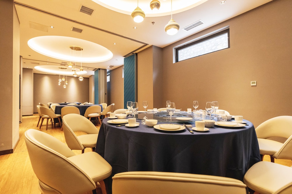 Holiday Inn Express Daocheng Yading 60/67