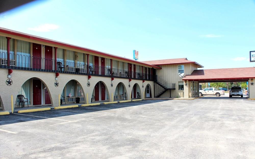 Executive Inn and Suites 35/43