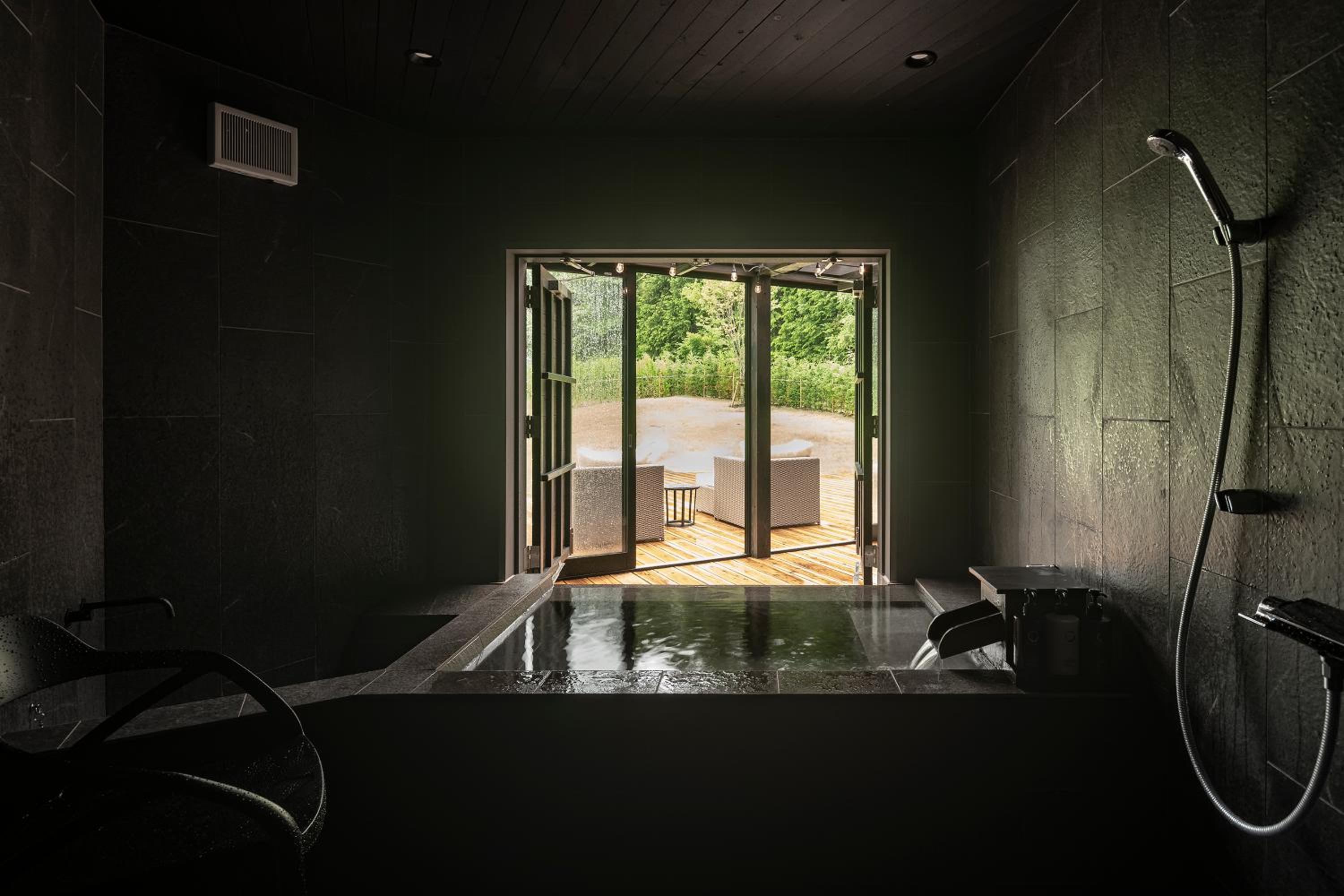 Glamping village Fujikawaguchiko 4/24