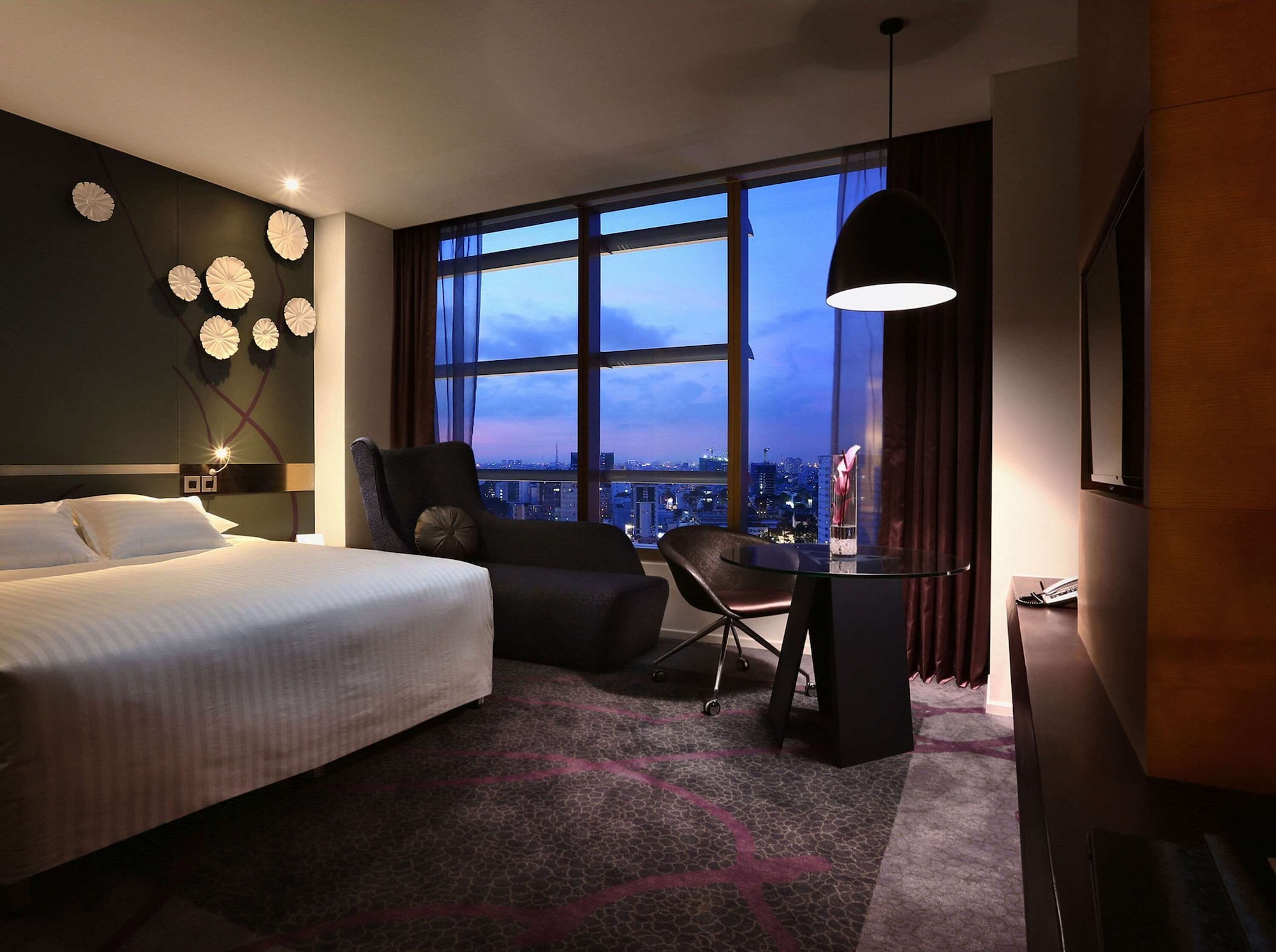 غرفة ديلوكس بسرير كينج، Pullman Saigon Centre 9/10