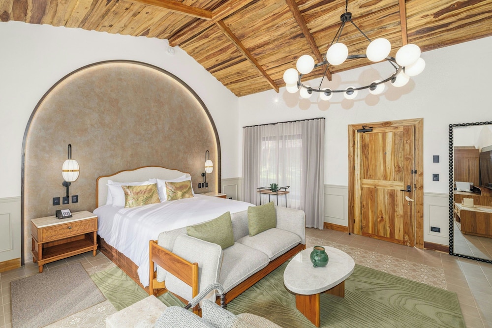 1 Bedroom, Honeymoon, Suite, King Bed, Mountain View