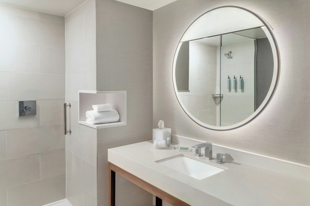 Courtyard By Marriott Sherman 43/45