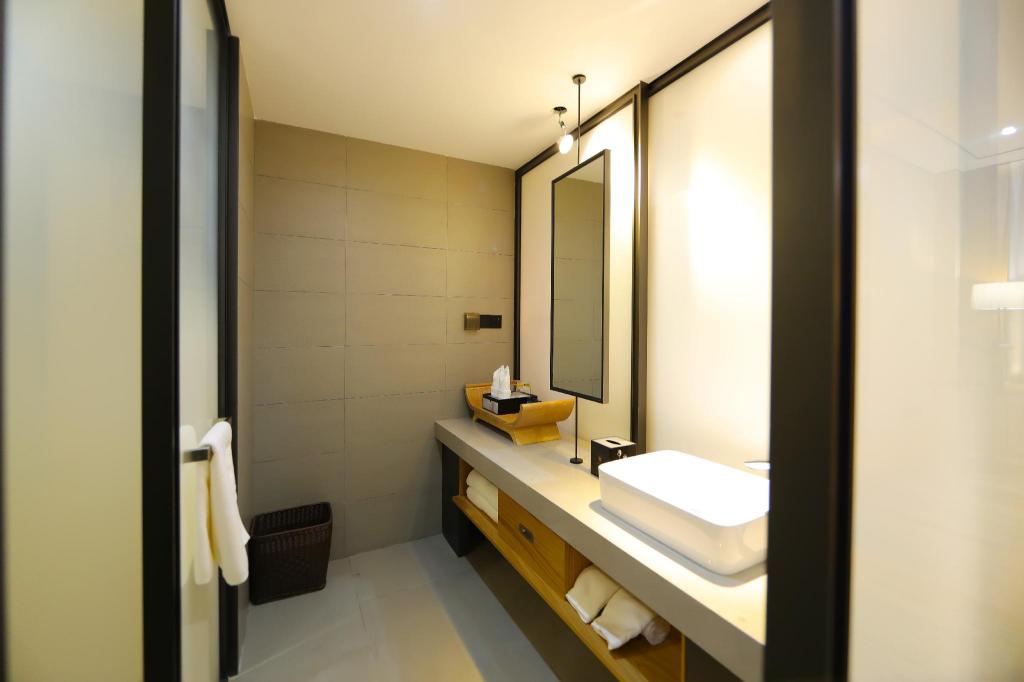 Rezen Longuu Hotel (Zhaoqing Qixingyan scenic spot store) 44/48
