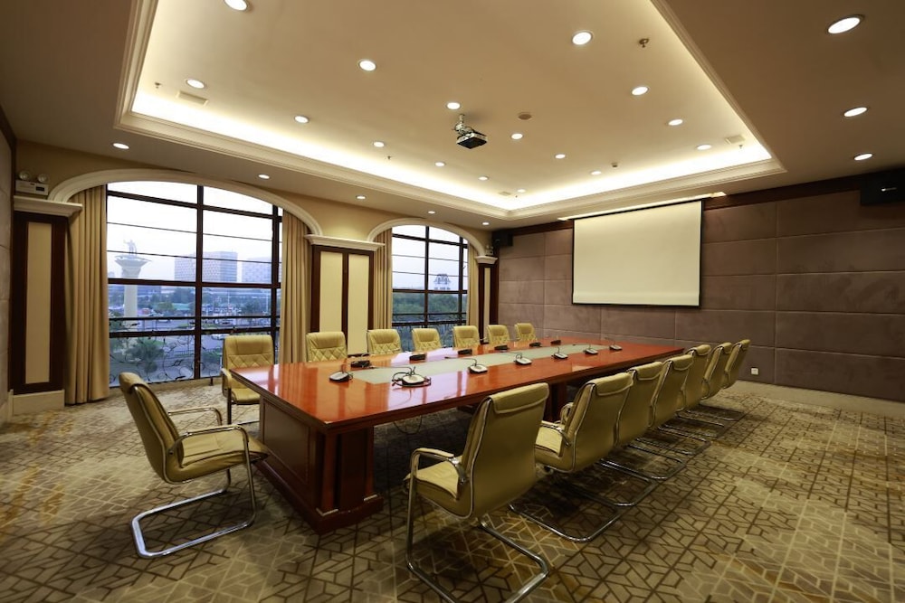 Nanjing Suning Universal Hotel 32/38
