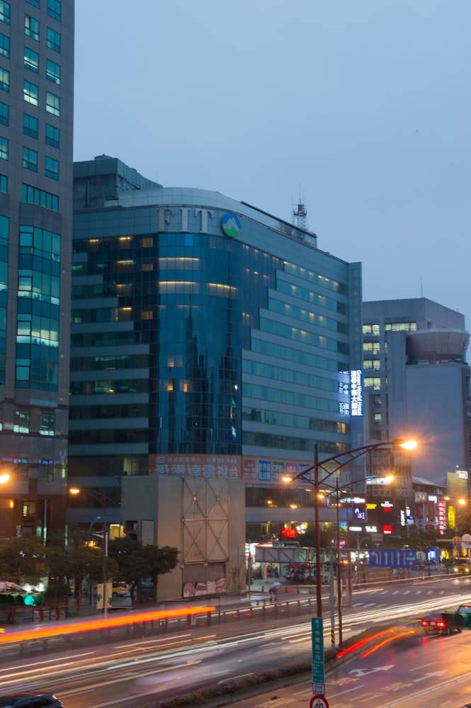 GREEN WORLD HOTEL ZHONGHUA photo1