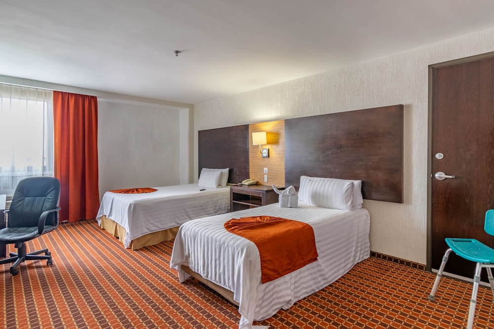 PARIS FC HOTEL 23/76
