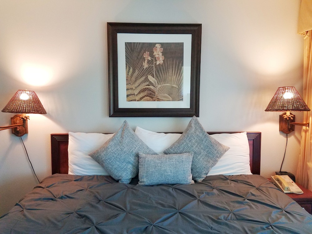 Parc Corniche Condominium Suites 24/62