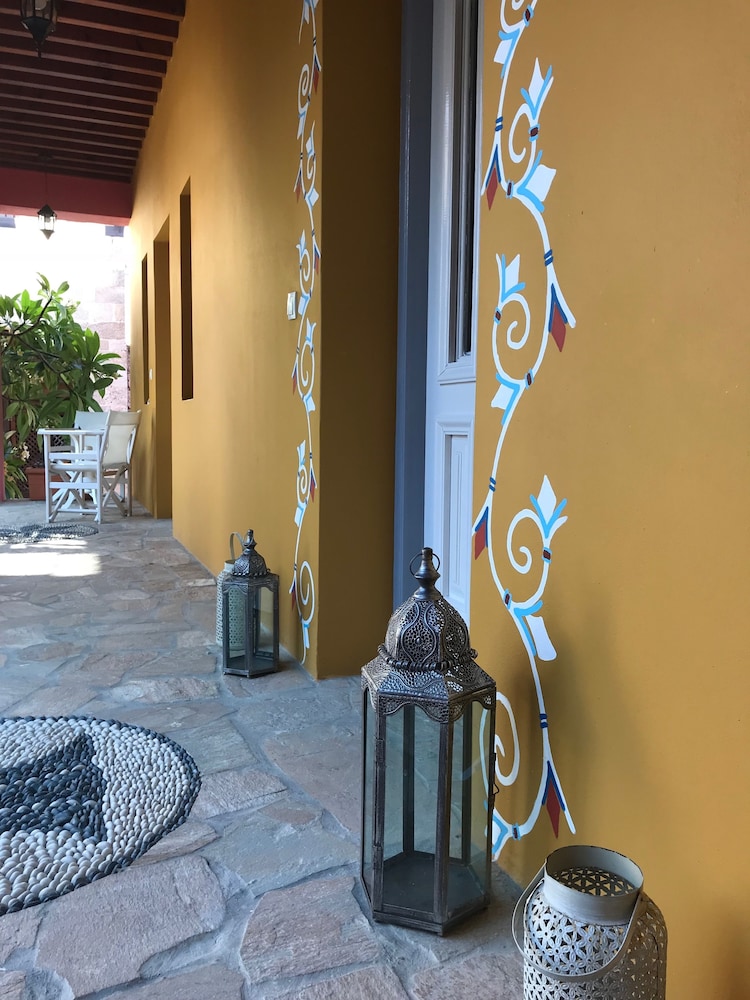 Saint Artemios Boutique 3/47