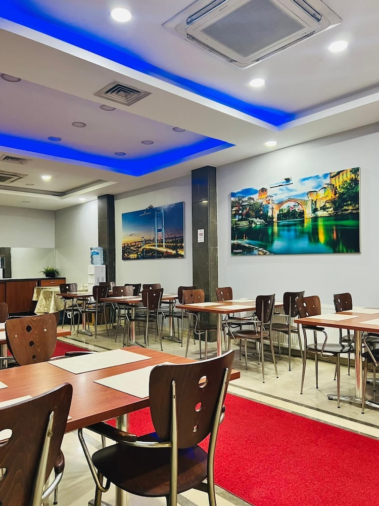 Lal Hotel 29/35