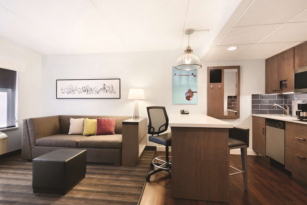 CLT Sky Suites 20/34