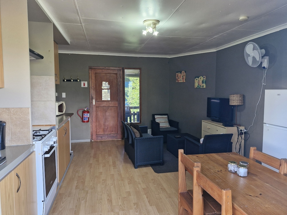 Ibis Place Guest House 6/50