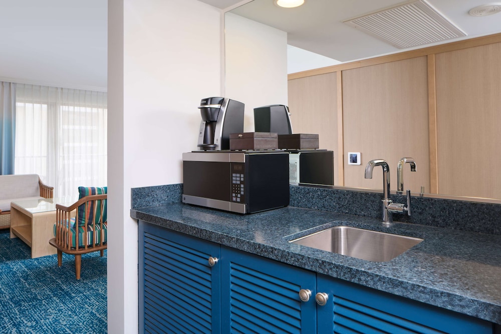 OUTRIGGER Reef Waikiki Beach Resort 77/86