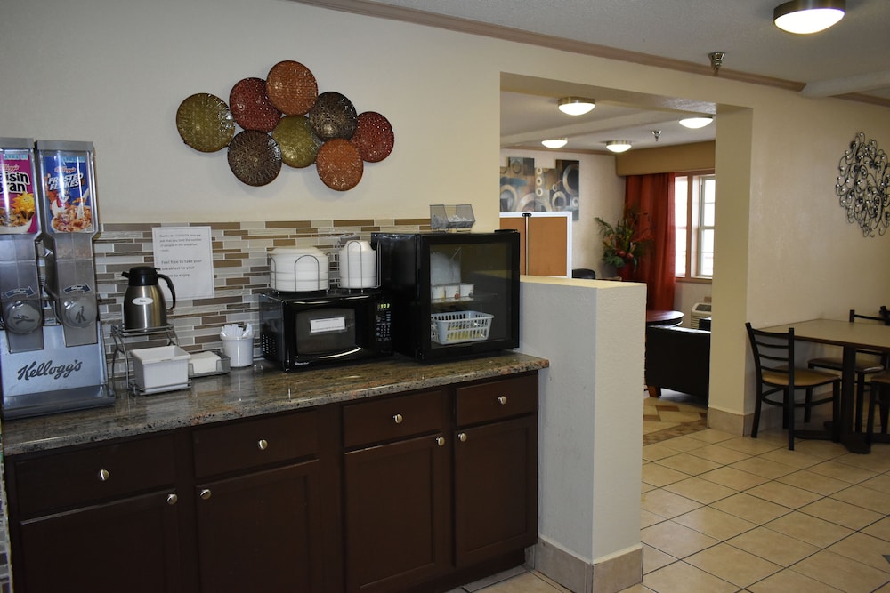 Spark by Hilton Maumee Toledo 26/37