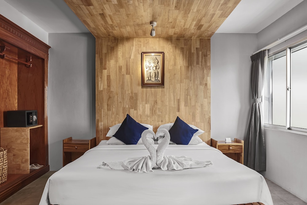 DELUXE, DOUBLE BED, CITY VIEW