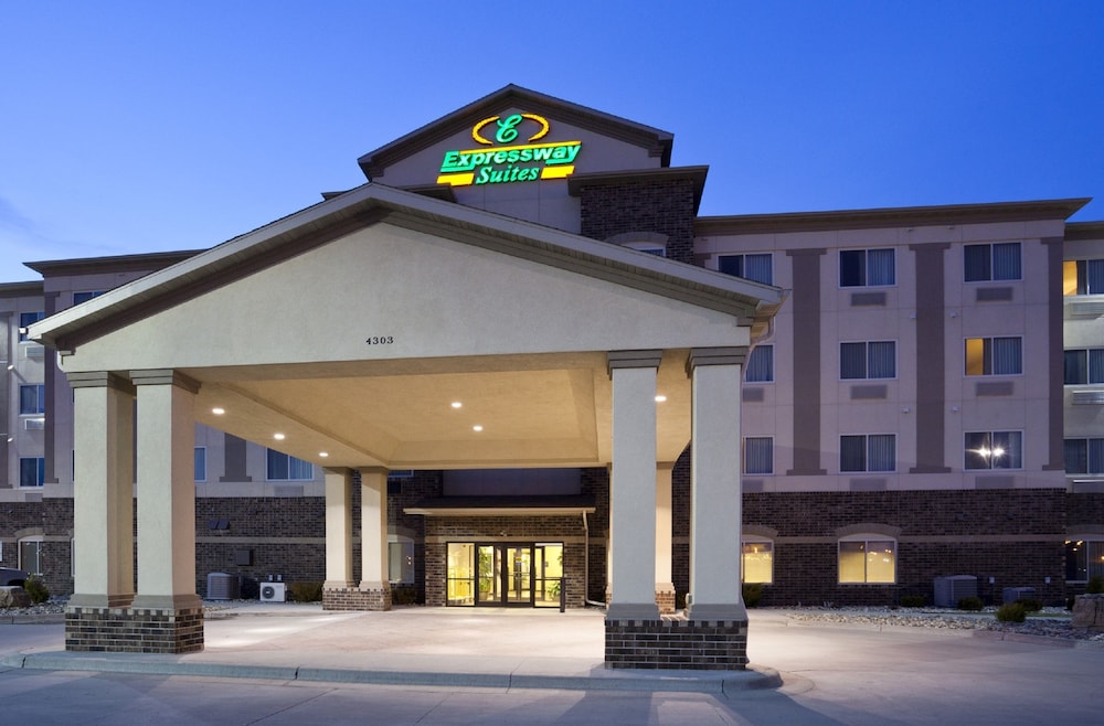 Expressway Suites Fargo photo3