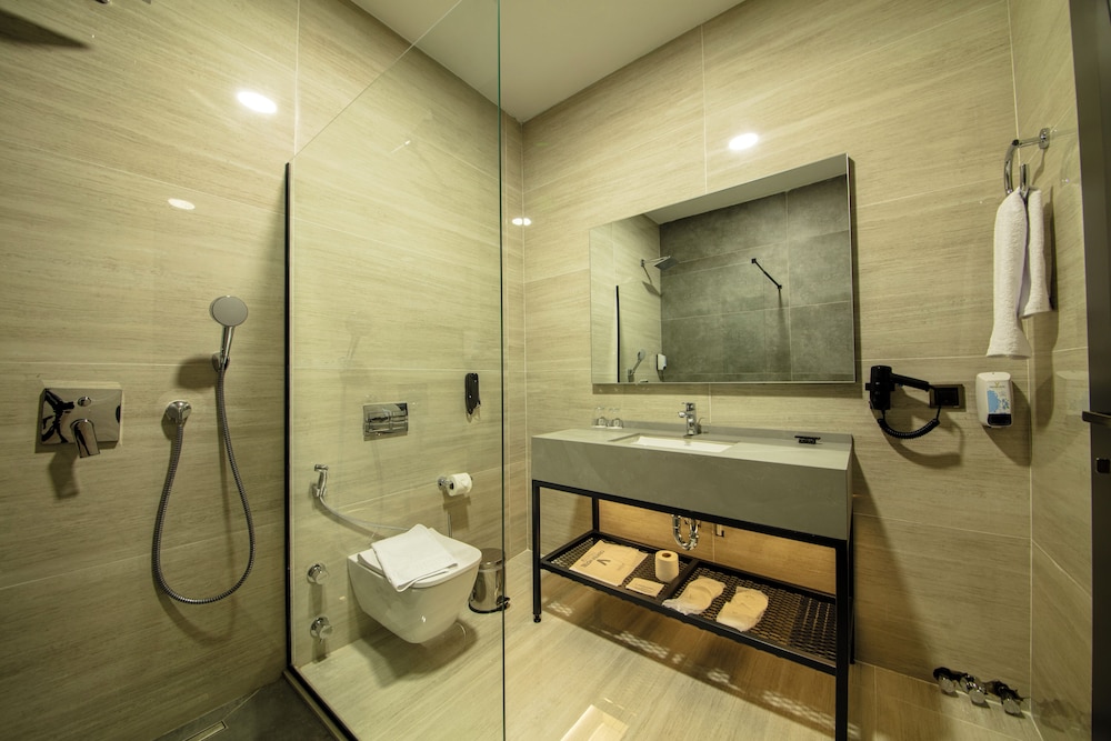 V CENTER HOTEL 58/65