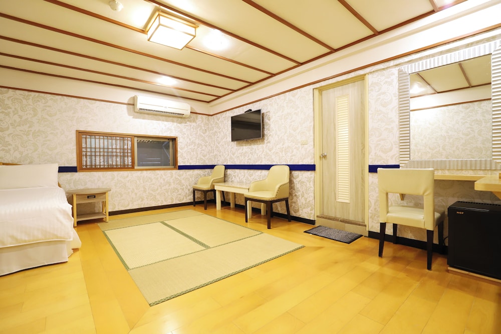 Gorgeous Hot Spring Resort 47/50