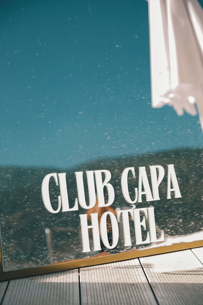 Club Capa Hotel 4/48