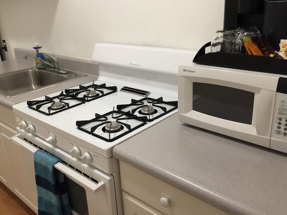 Beach Bungalow Inn and Suites 4/67