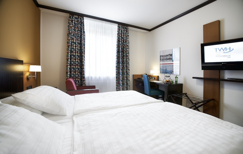 Trans World Hotel Donauwelle 14/50