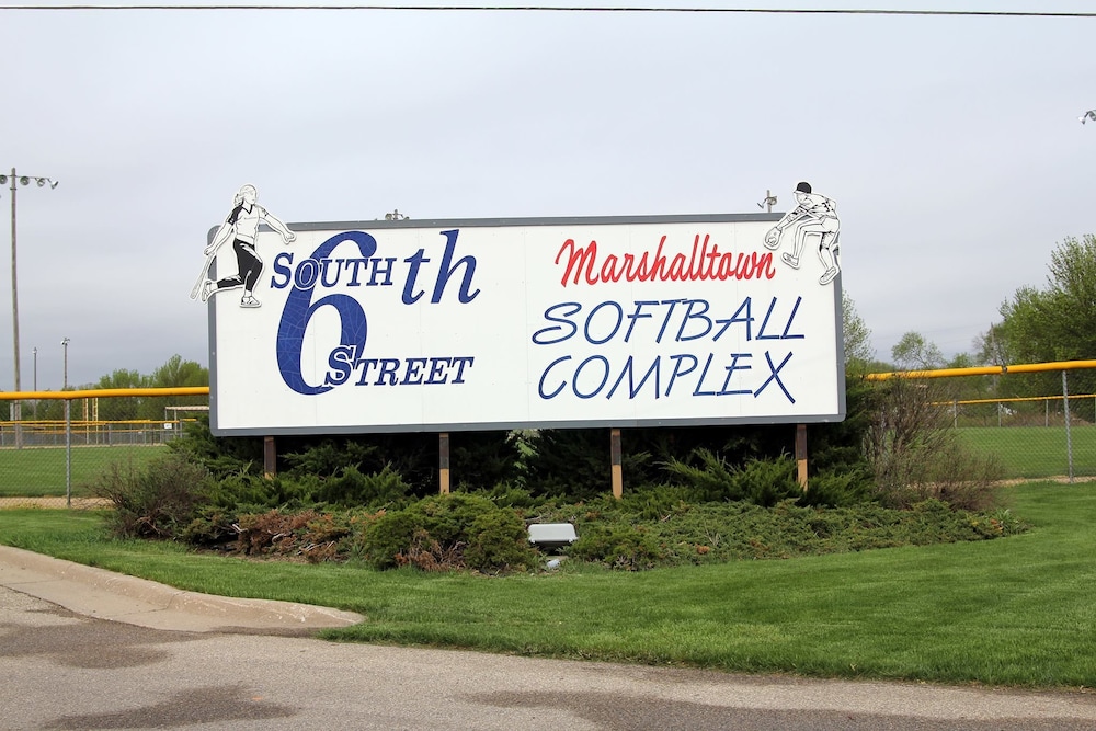 Rock Island Inn & Suites Marshalltown 5/55