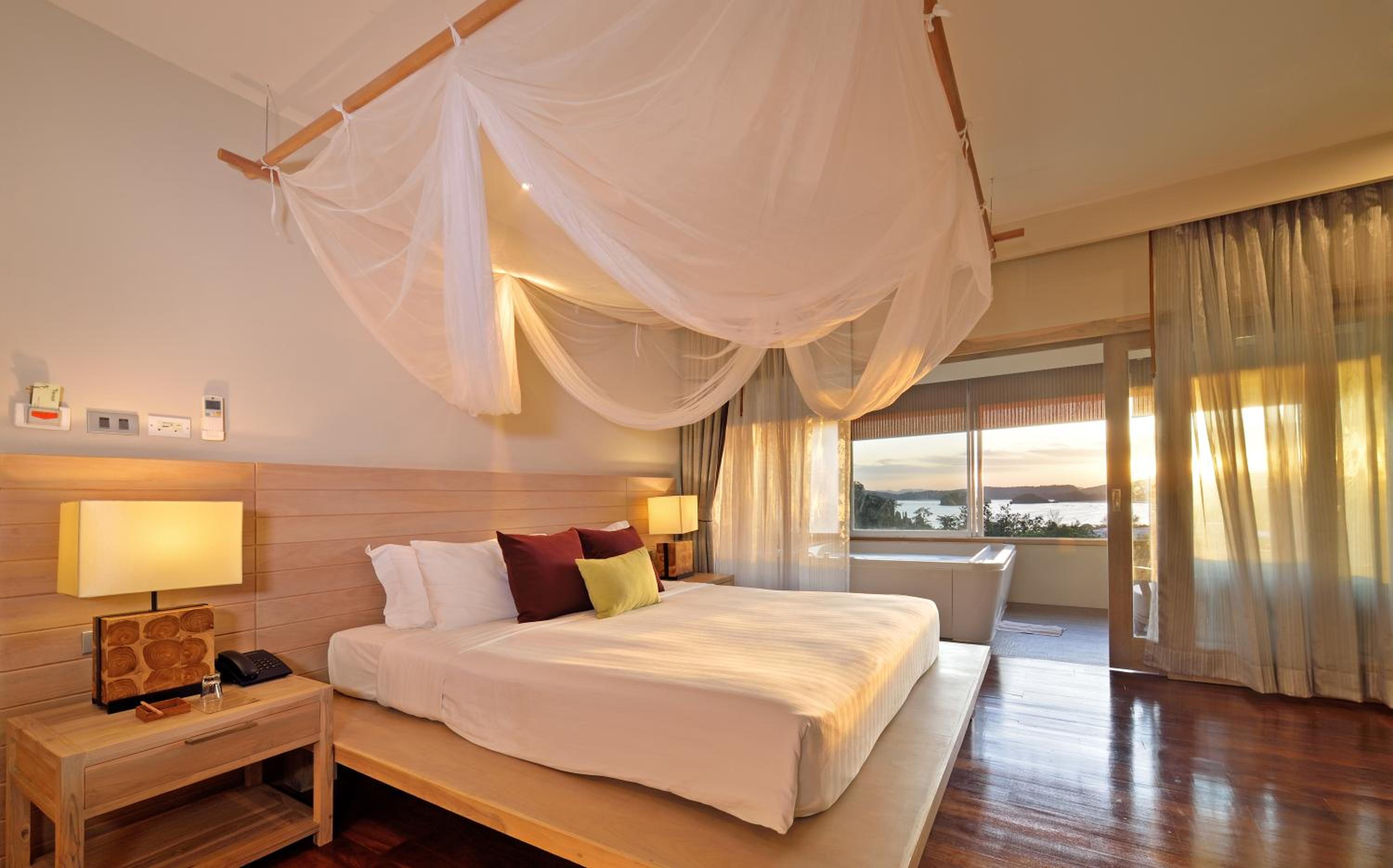 Ocean, Chalet, Suite