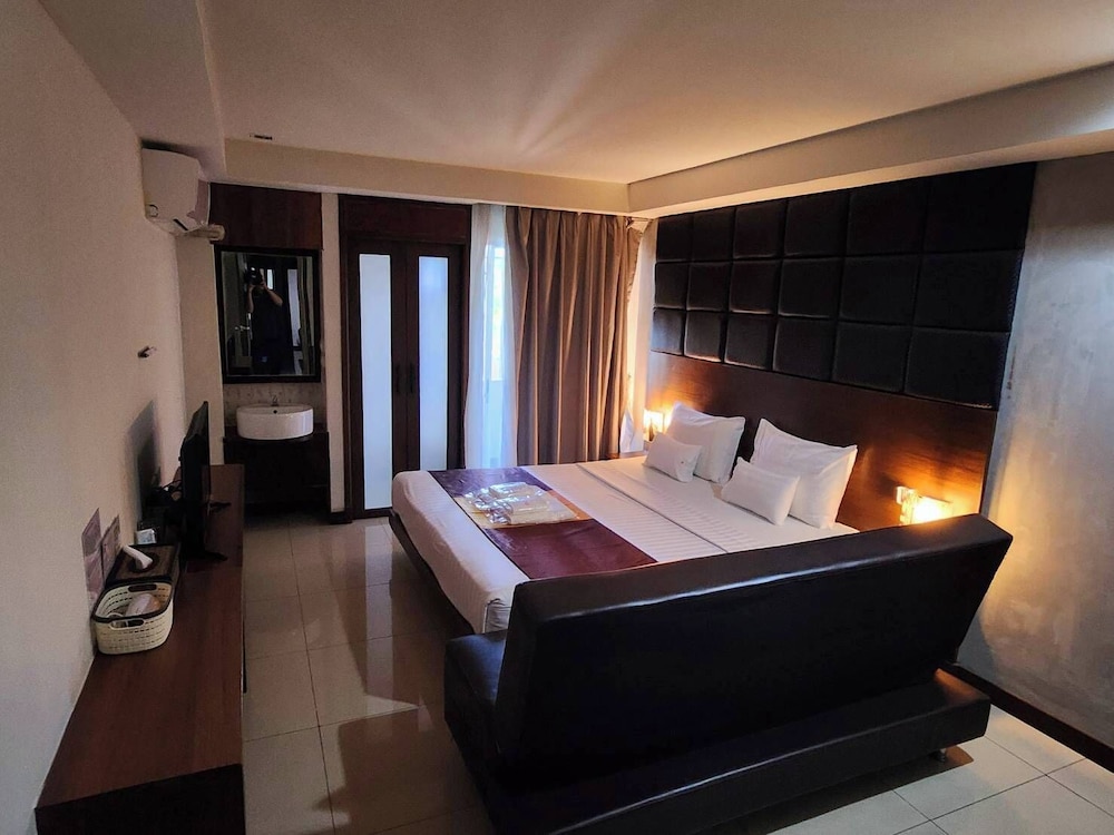 Collection O The Bangkok Cha Cha Suite 22/56