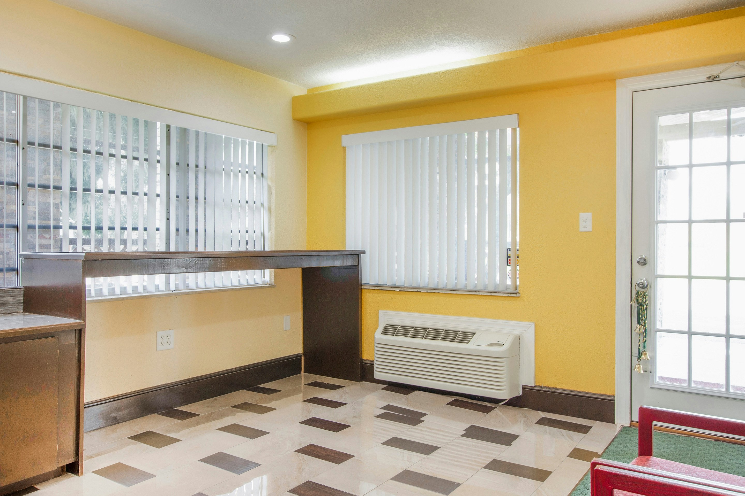 Lobby at OYO Superior Budget Inn Bartow, BARTOW - FL
