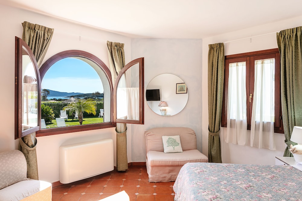 Stefania Hotel 70/87