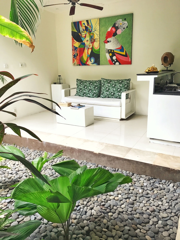La Belle Villa 9/50