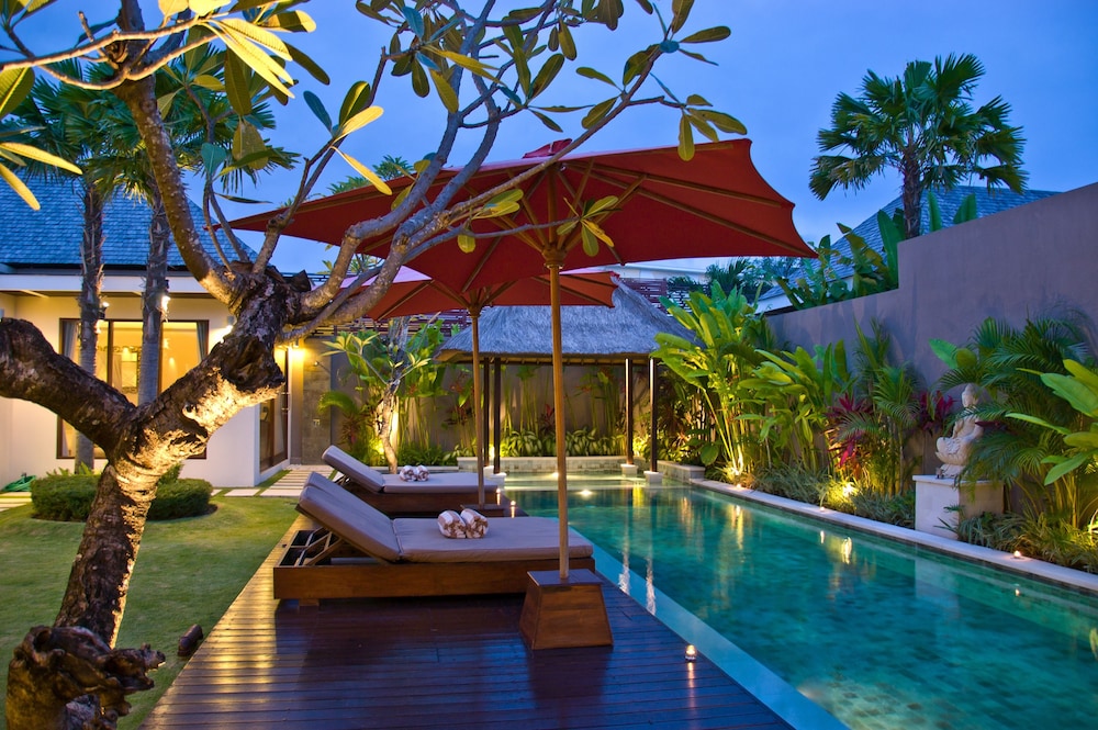 Chandra Bali Villas 46/48