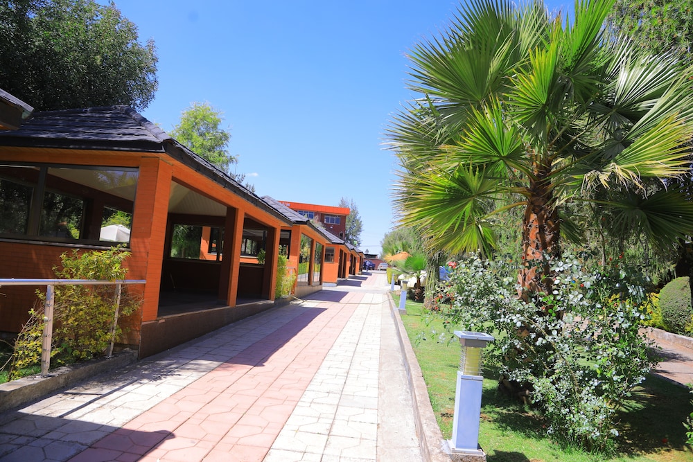 Yaya Africa Athletics Village 3/33