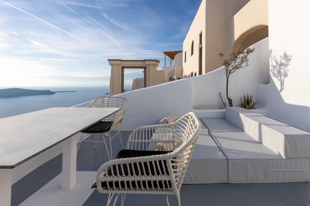 Heavens Edge Cliffside Villas & Suites 4/50