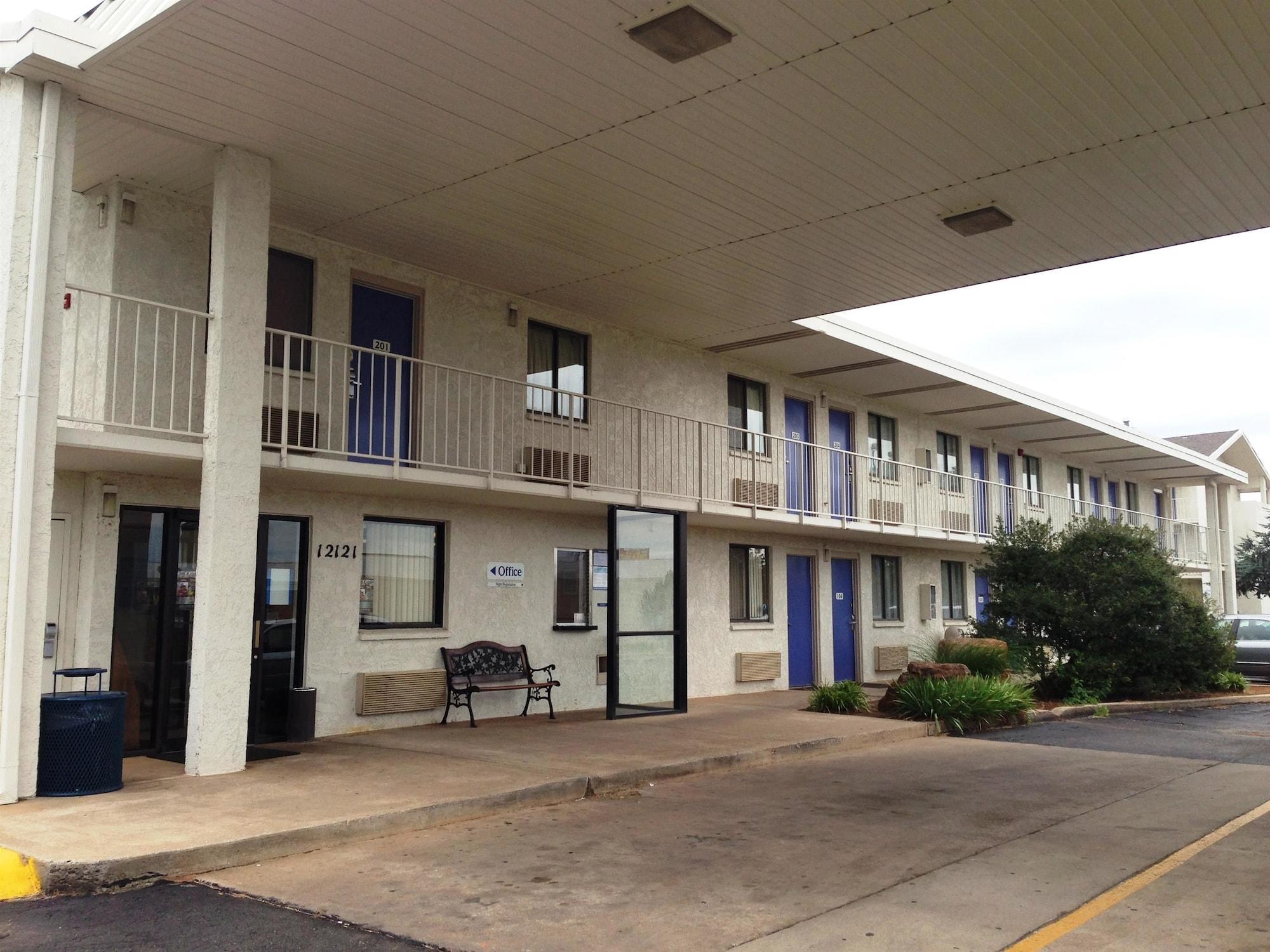 Economy Hotel Plus (ex Motel 6 Oklahoma City North Frontier City) 25/31