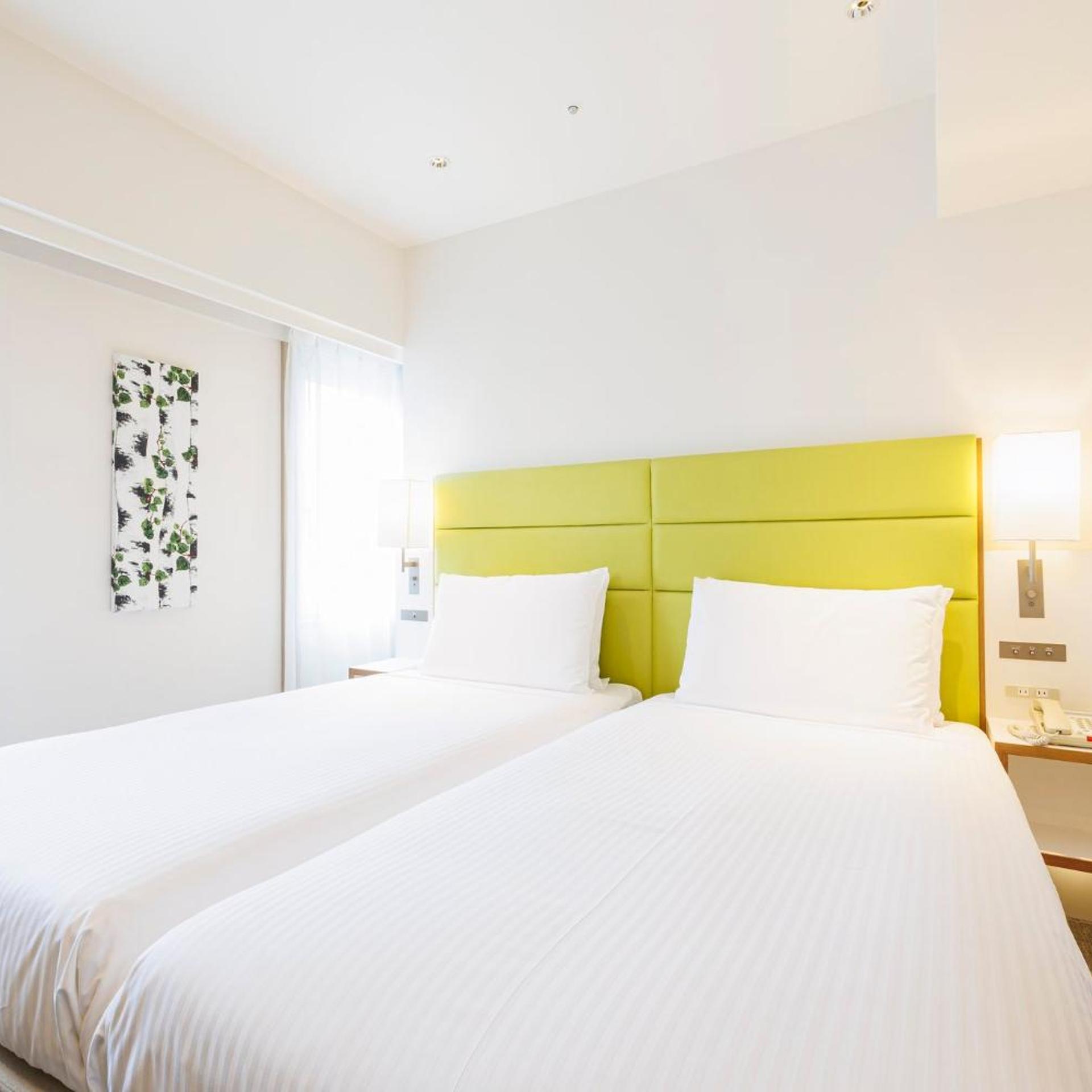 Hollywood, Superior, Twin Beds