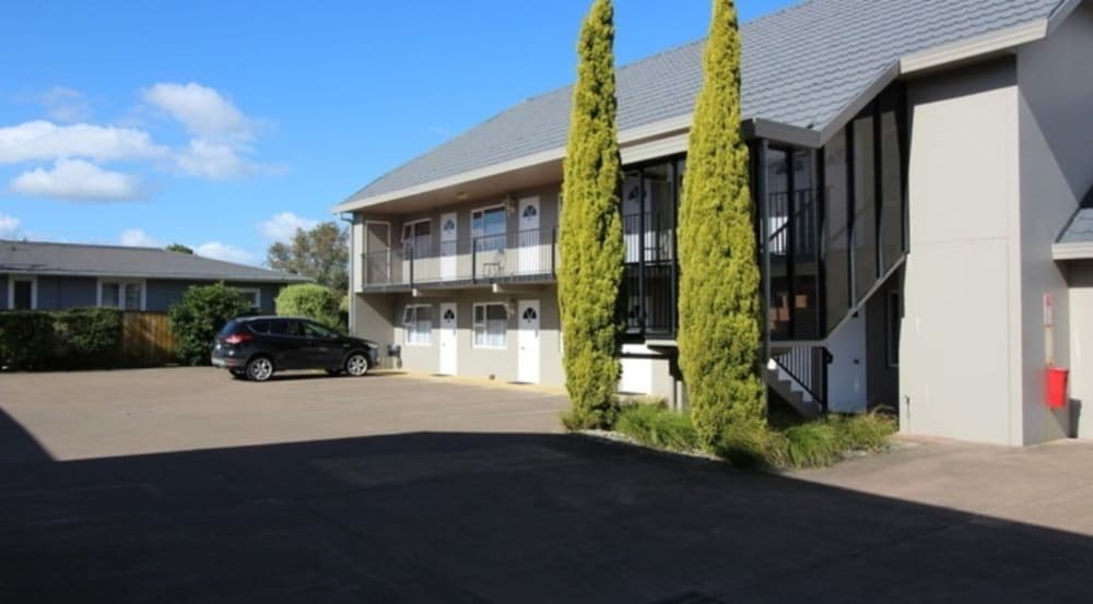 Carramar Motor Inn 56/64