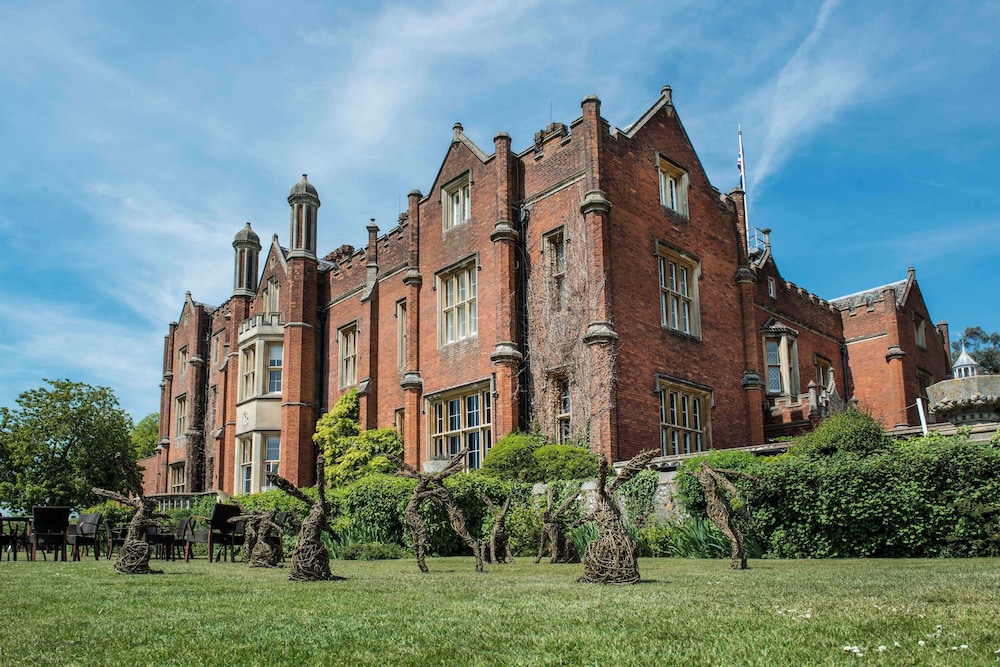 De Vere Latimer Estate 5/50
