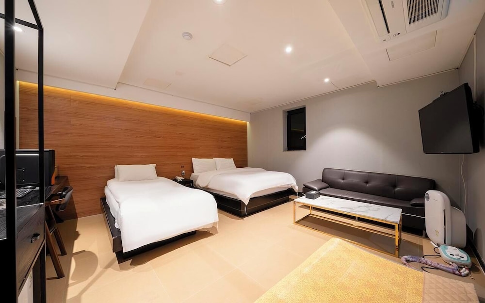 Suwon Station Myeongjak Hotel 9/57