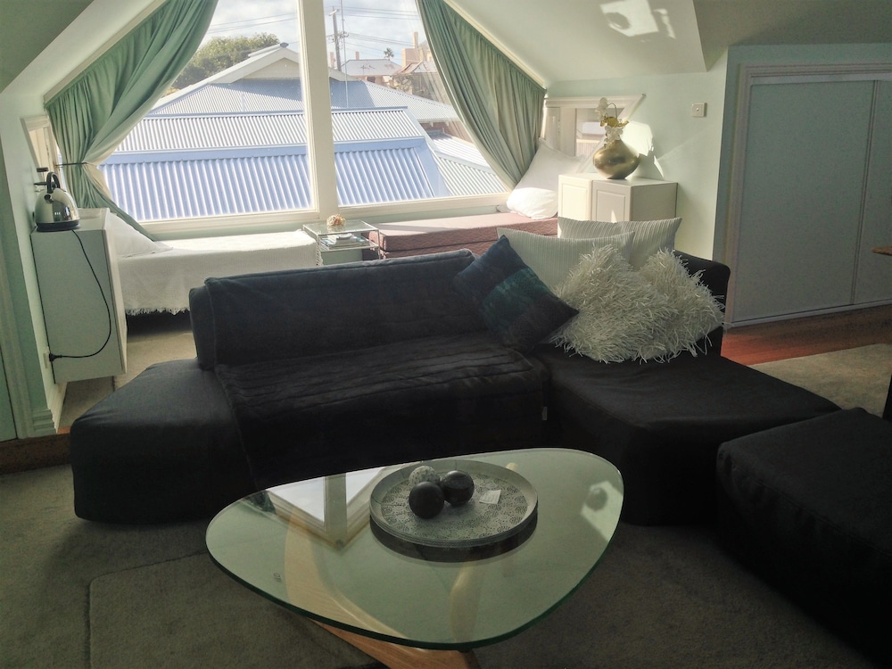 Ruby's Queenscliff 14/28