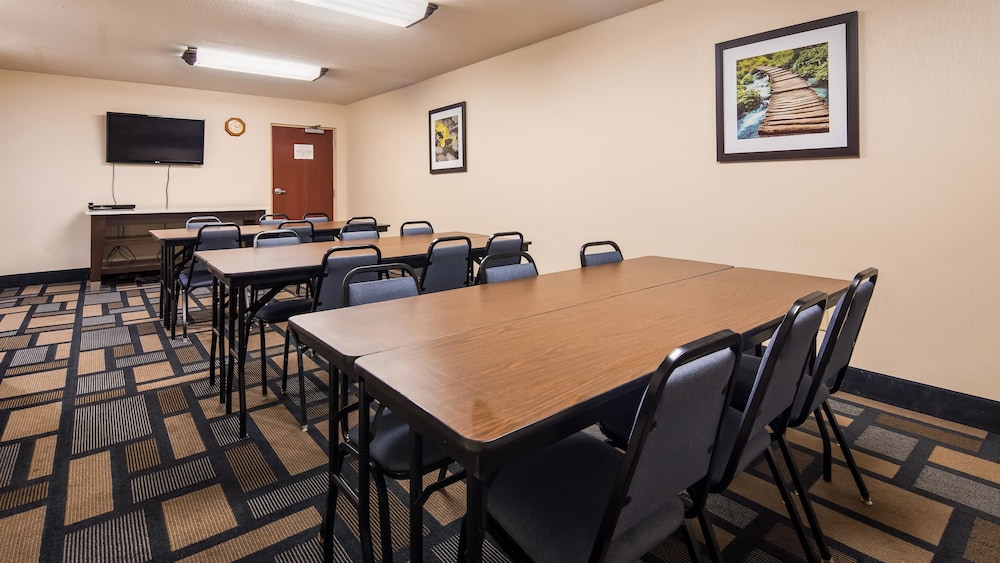 Best Western Plus Berkshire Hills Inn & Suites 37/41