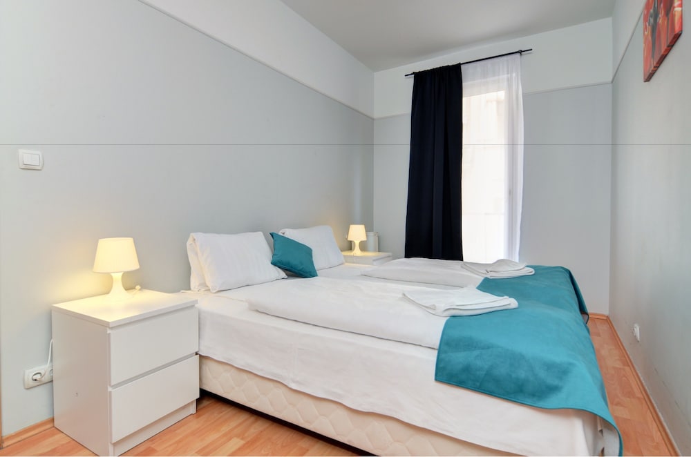 Agape Apartments 8/68