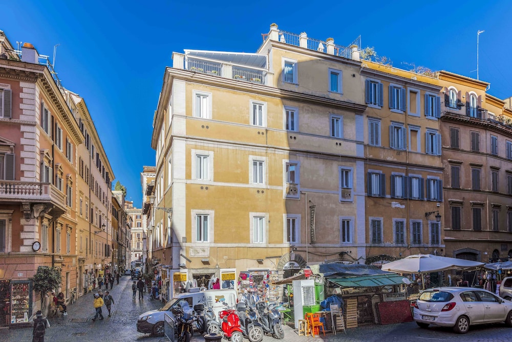 Relais Trevi 95 Boutique Hotel 67/74