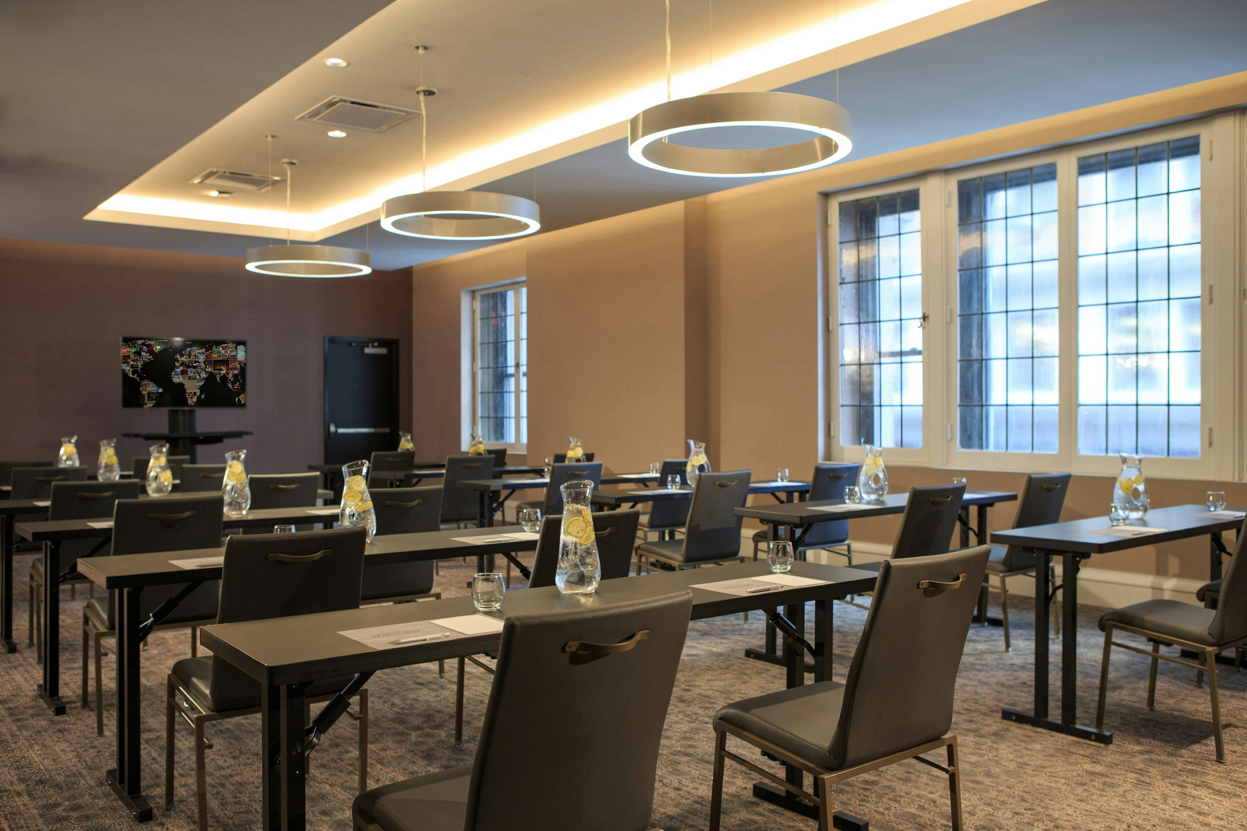 Renaissance Cincinnati Downtown Hotel 53/56