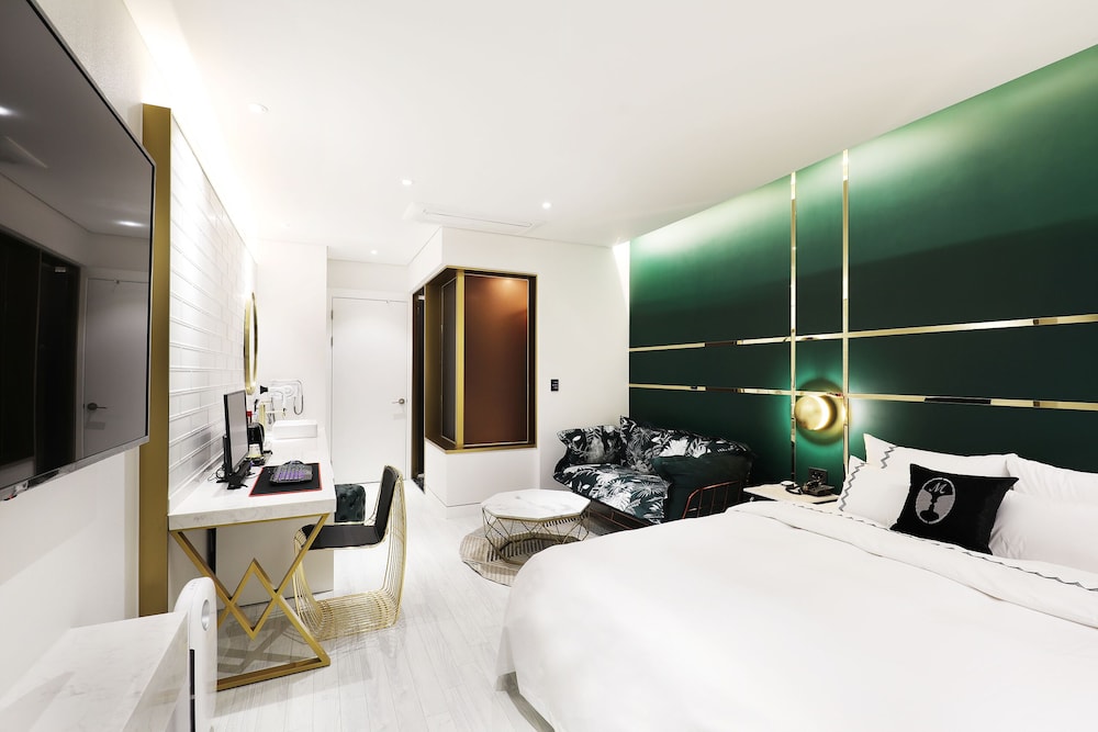 Mari Hotel 7/50